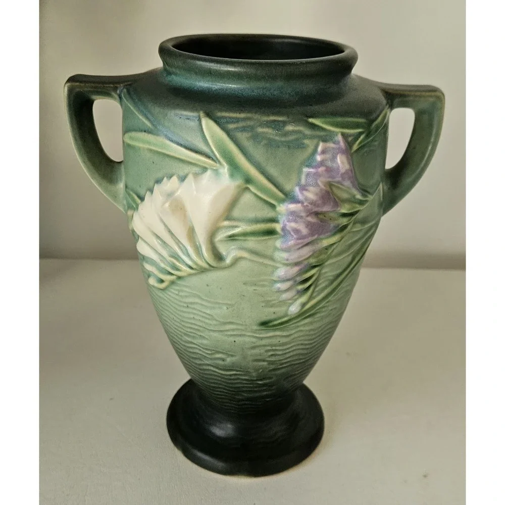 Roseville Pottery Freesia Vase 121-8 Green Lavender White Flowers